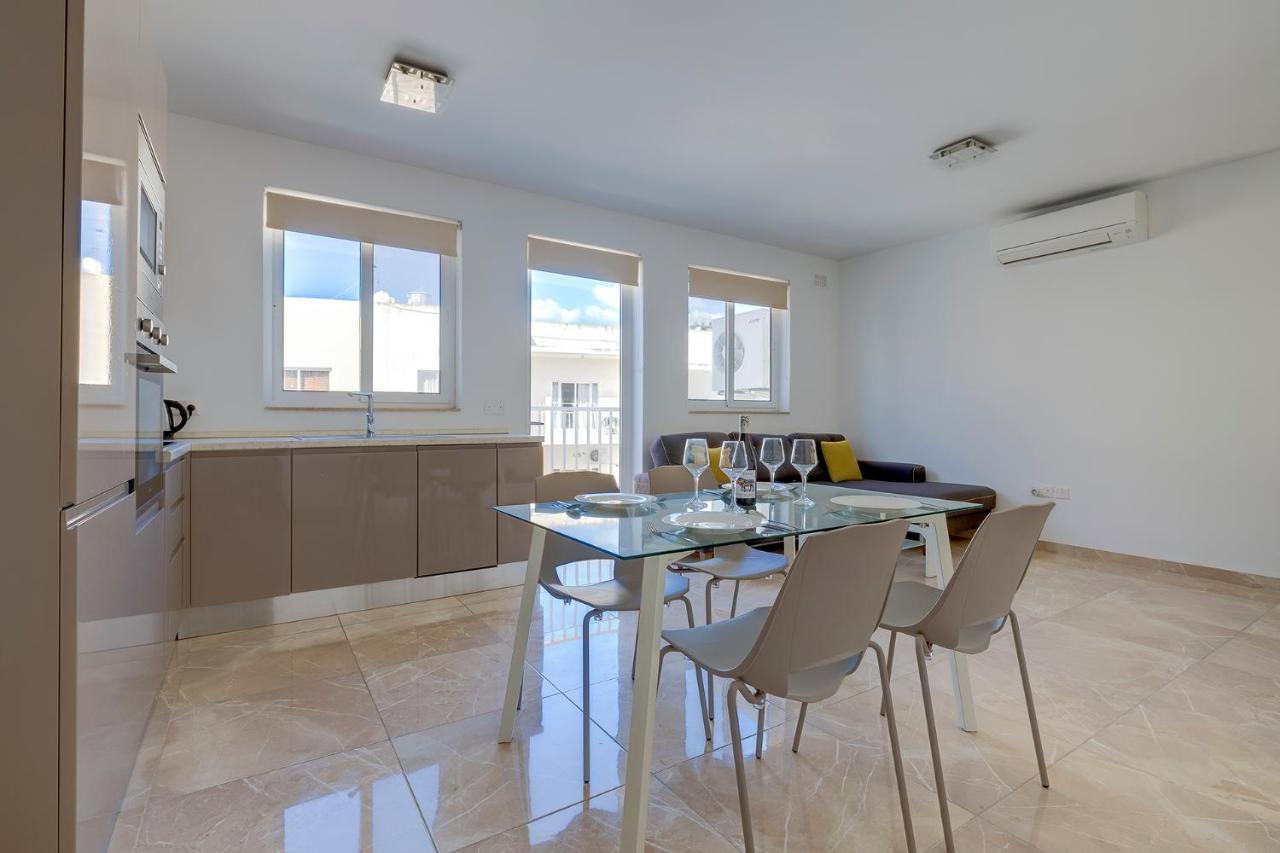 Deluxe Apartment Steps To St George'S Bay Saint Julian's Eksteriør bilde
